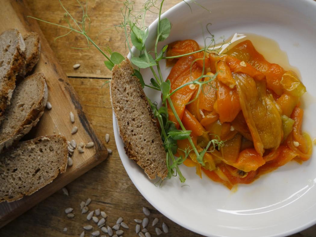 Carrot ribbons with sprouts and bread